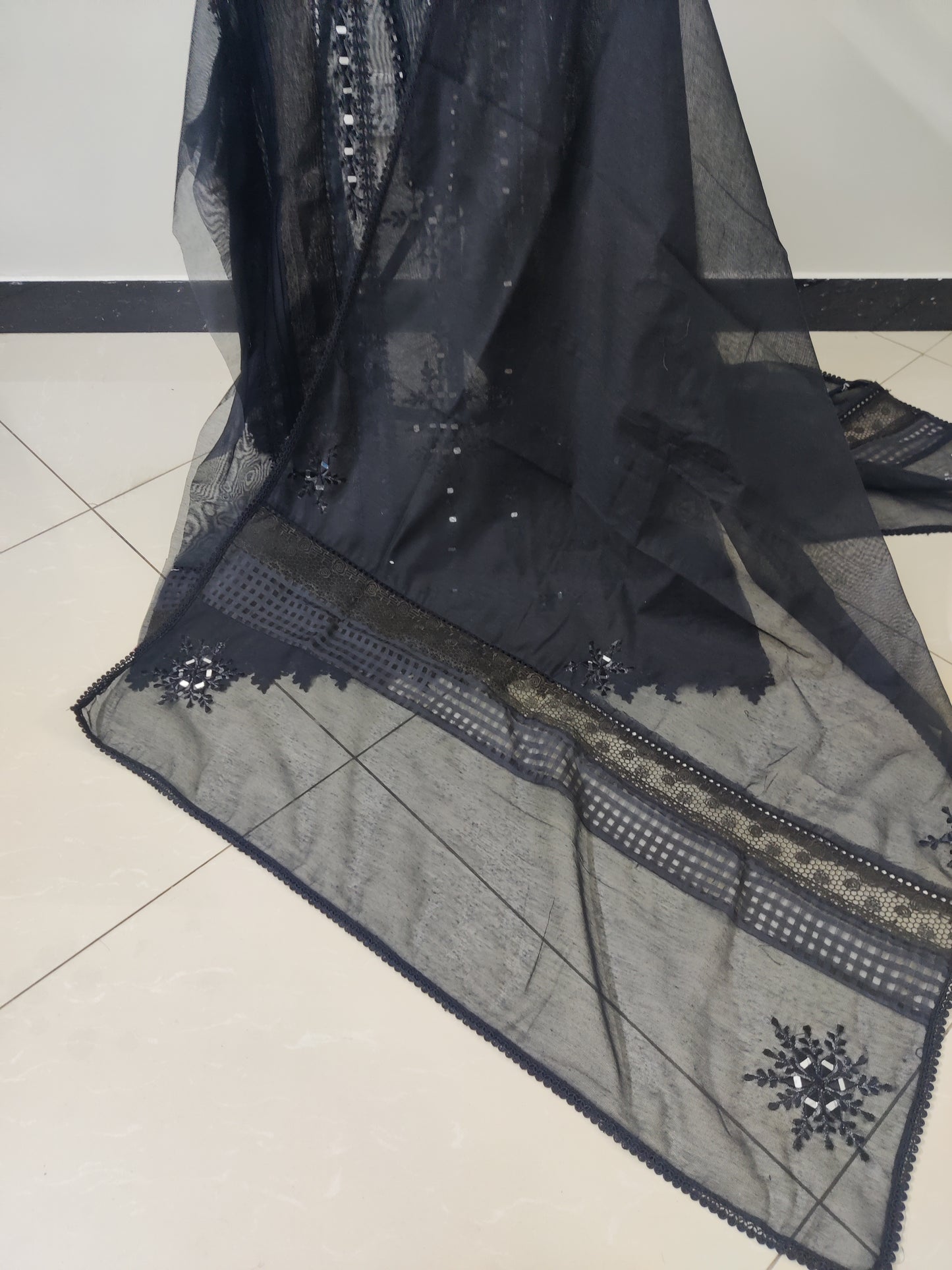 Black Mirror Laced 2pc