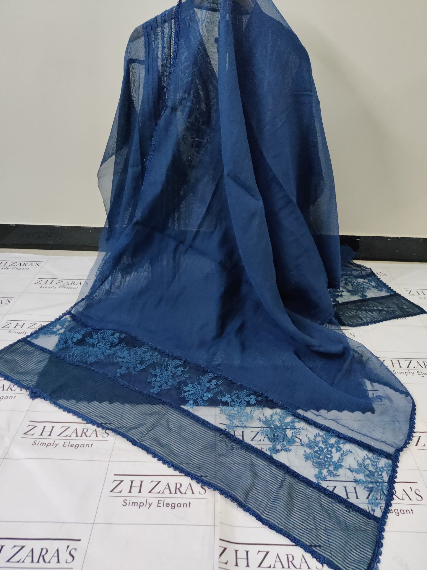 Peacock Gala emb 2pc