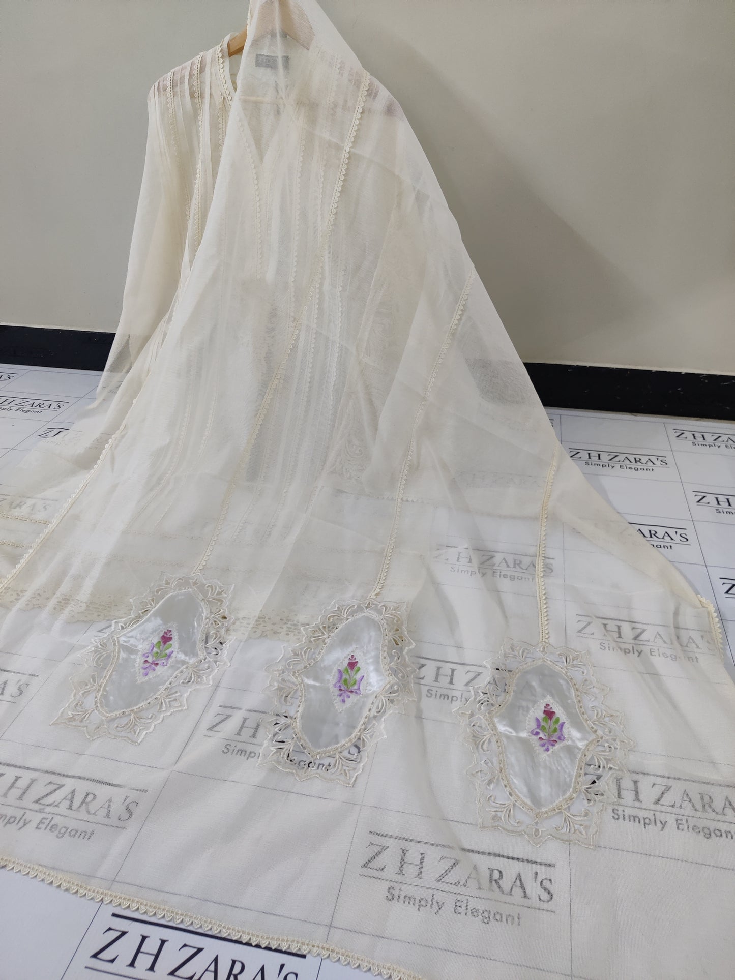 Ivory Cutwork Silk Applique 2pc