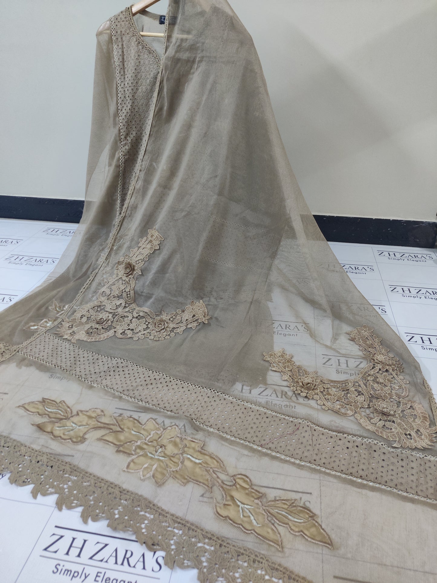 Silk applique 3pc Coffee