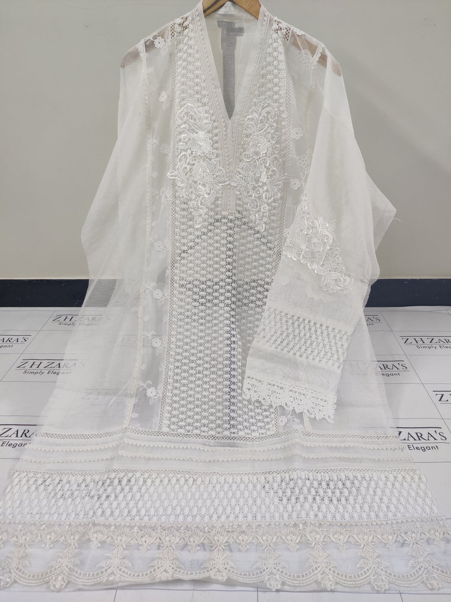 White Premium Crochet 2pc