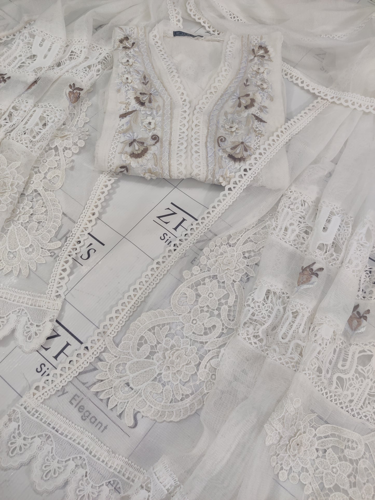 Pearl White Gala Emb 3pc