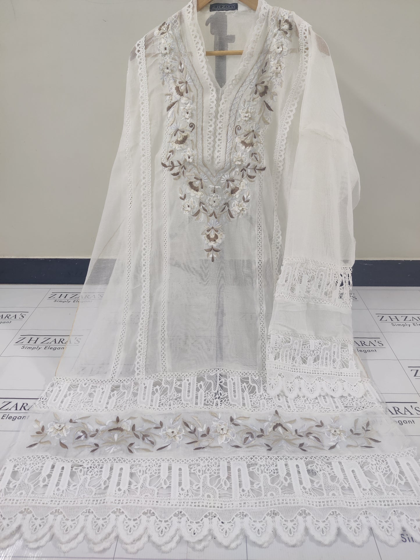 Pearl White Gala Emb 3pc