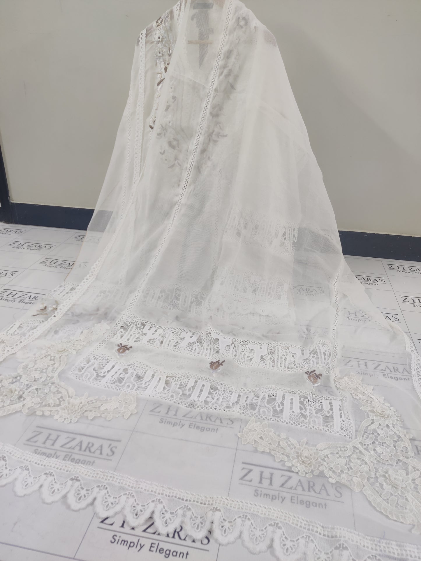 Pearl White Gala Emb 3pc