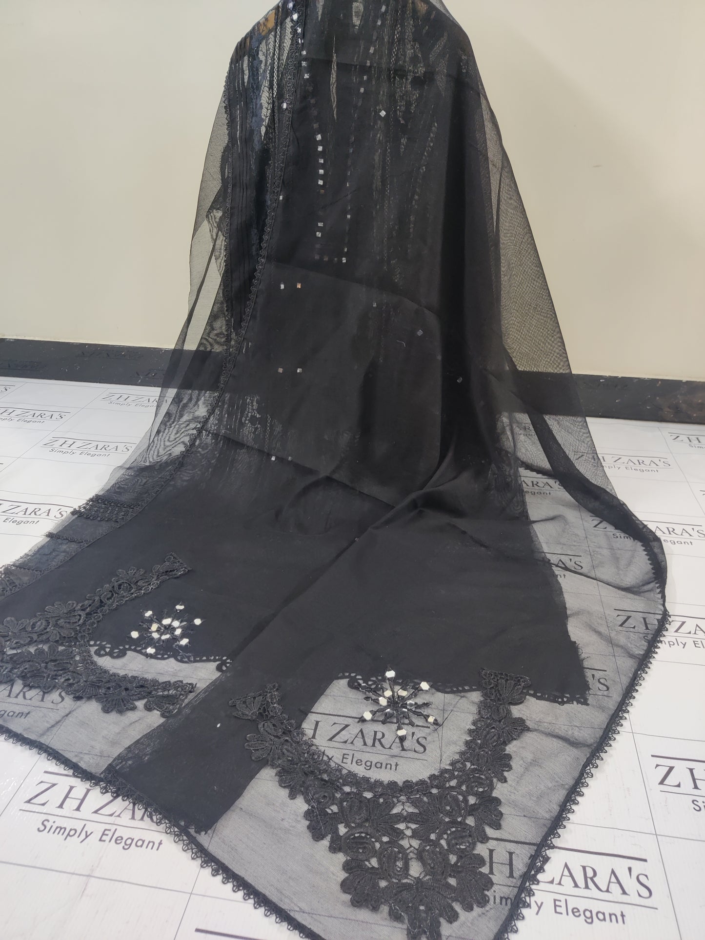 Black Mirror Cutwork 2pc