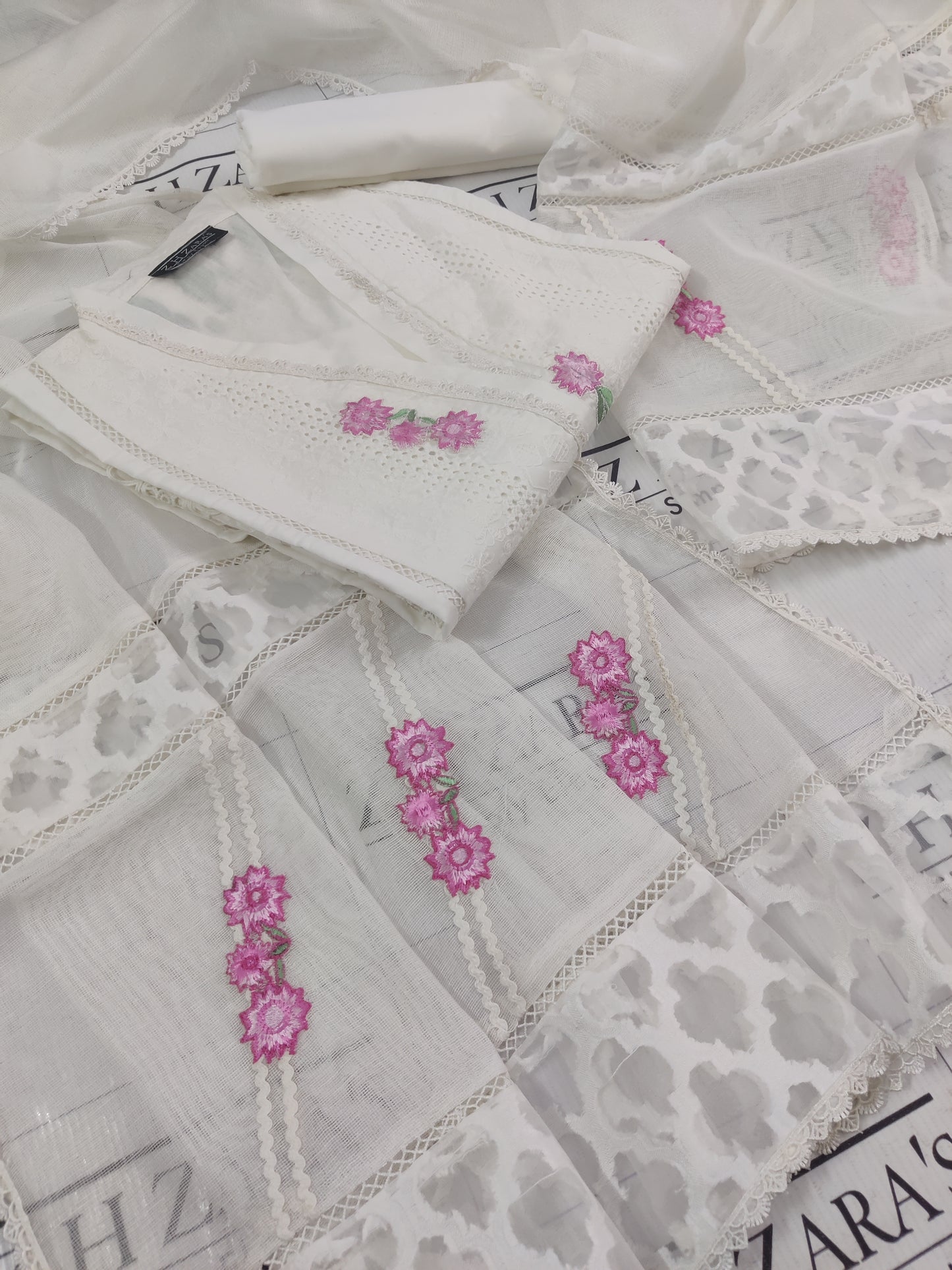 Pearl White Daisy 3pc