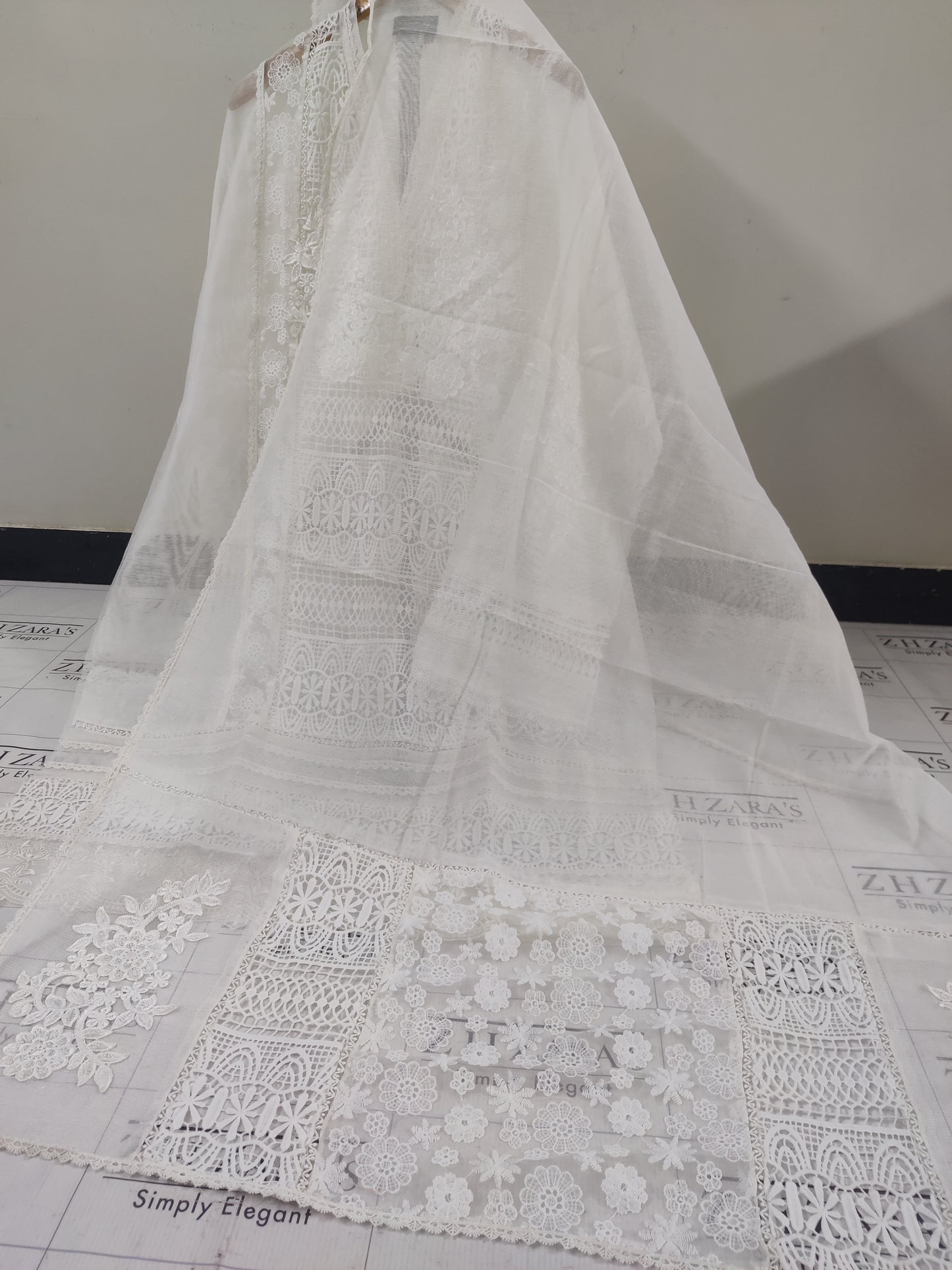 White Premium Crochet 2pc