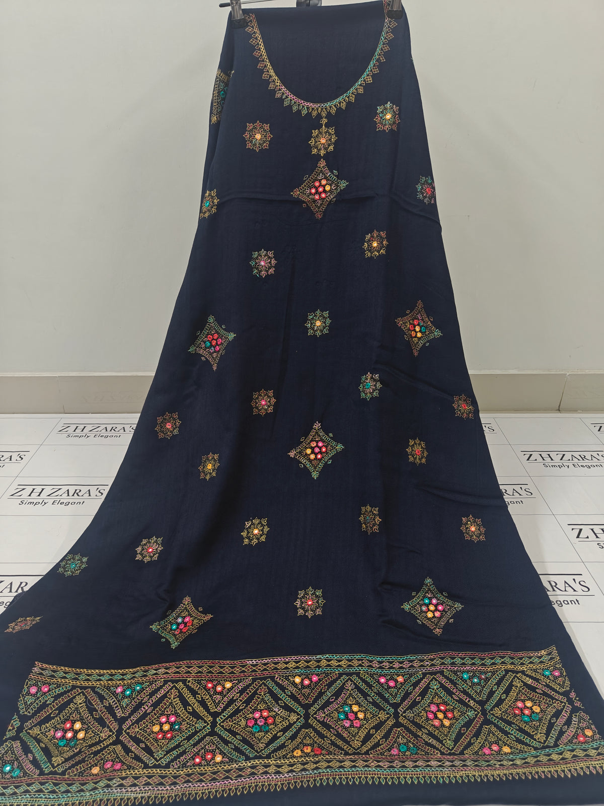 Black Needle Mirror Embroidery Pashmina 3pc