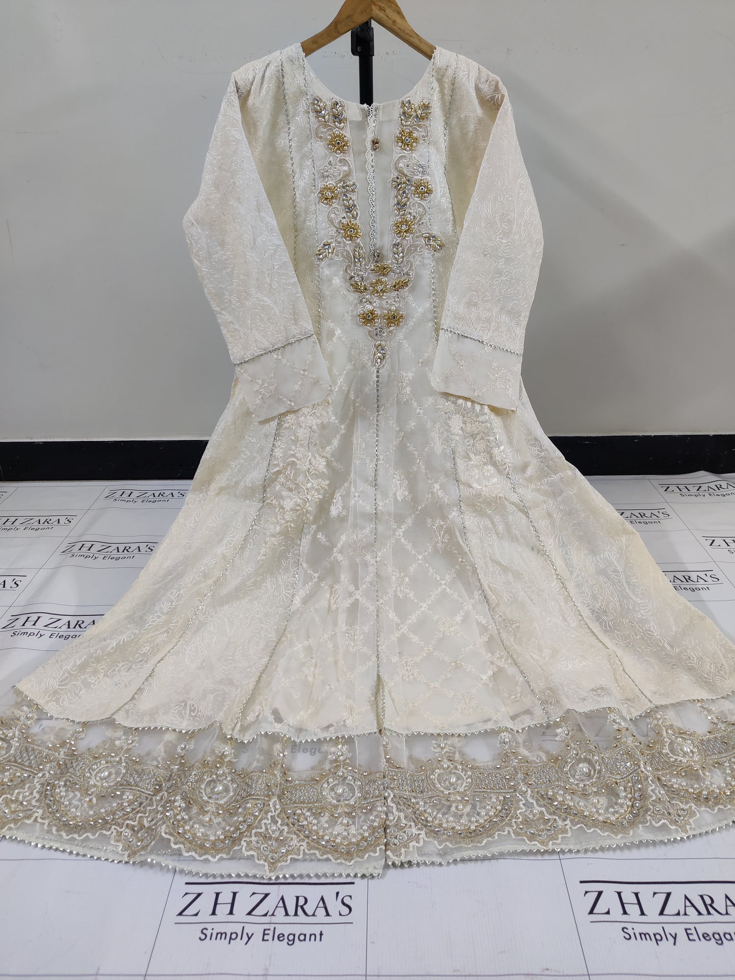 Zarqa Ivory Stitched 4pc