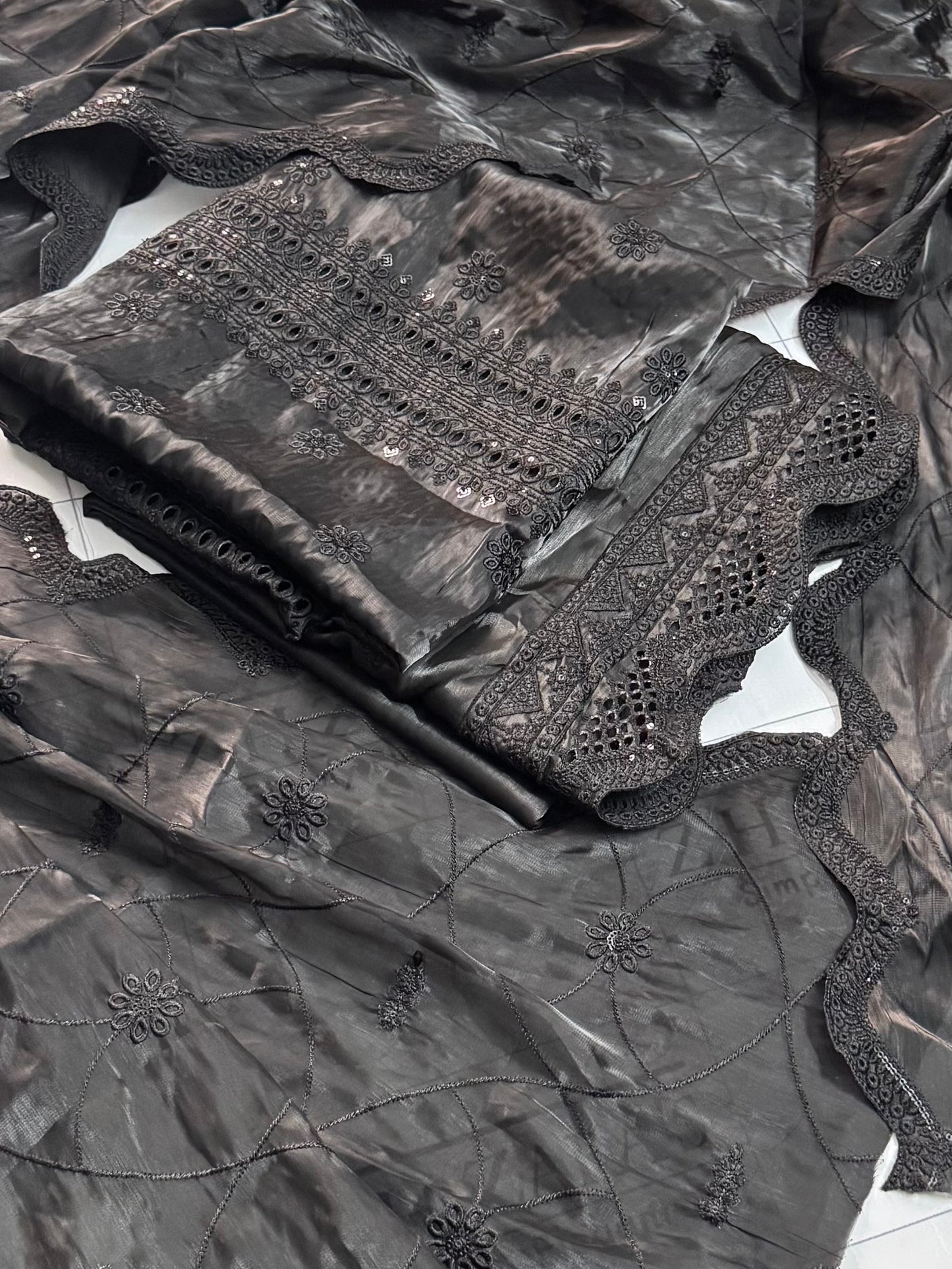 Black Laama Silk 2pc